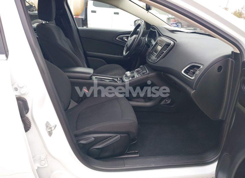 Photo 5 of 2016 Chrysler 200 LIMITED (VIN 1C3CCCAB4GN102621)