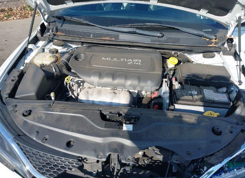 Photo 10 of 2016 Chrysler 200 LIMITED PLATINUM (VIN 1C3CCCAB4GN188464)