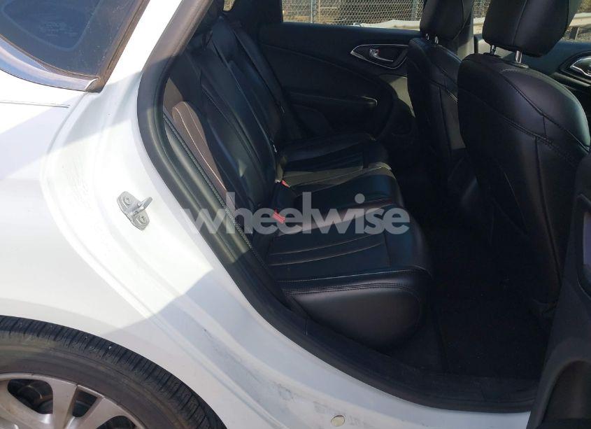 Photo 8 of 2016 Chrysler 200 LIMITED PLATINUM (VIN 1C3CCCAB4GN188464)