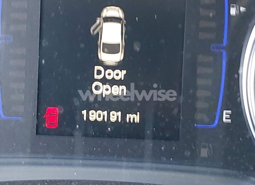 Photo 15 of 2015 Chrysler 200 LIMITED (VIN 1C3CCCAB5FN539431)