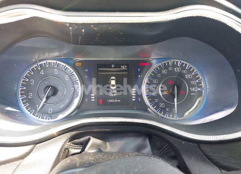 Photo 7 of 2015 Chrysler 200 LIMITED (VIN 1C3CCCAB5FN545827)