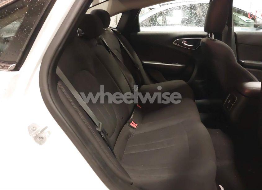 Photo 8 of 2015 Chrysler 200 LIMITED (VIN 1C3CCCAB5FN568542)