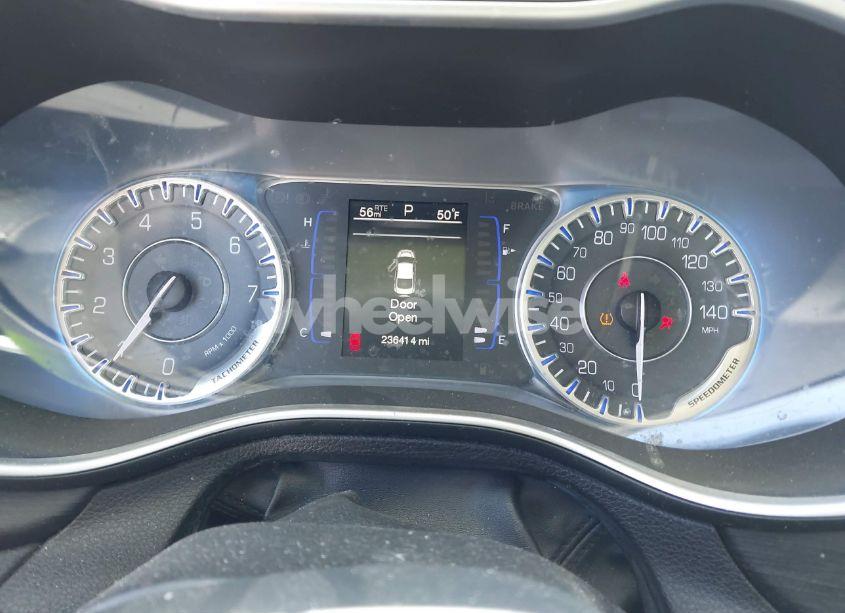 Photo 7 of 2015 Chrysler 200 LIMITED (VIN 1C3CCCAB5FN575555)