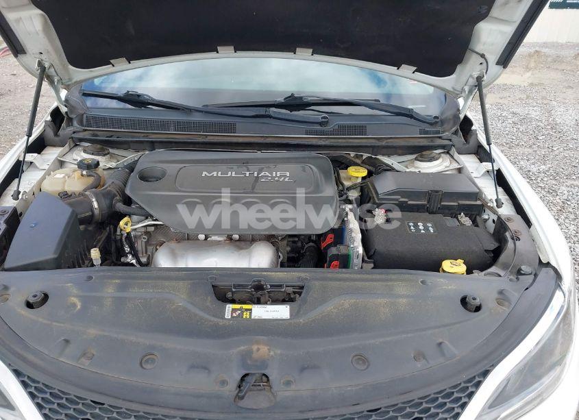 Photo 10 of 2015 Chrysler 200 LIMITED (VIN 1C3CCCAB5FN590198)