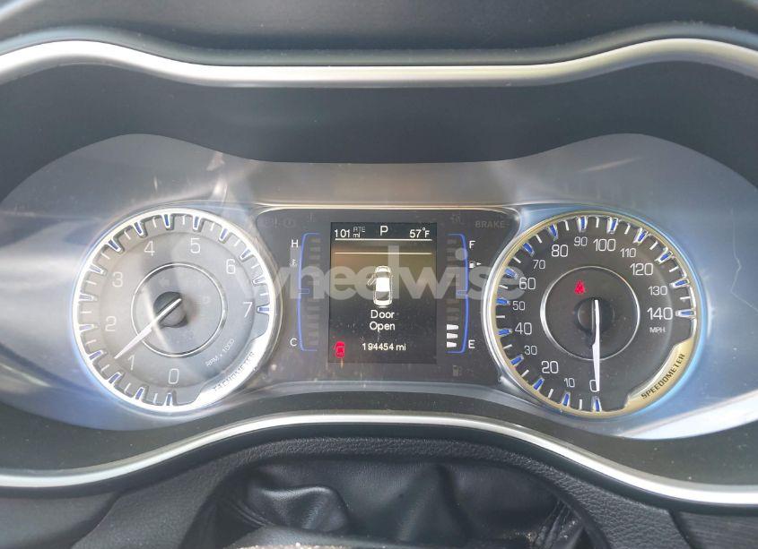 Photo 7 of 2015 Chrysler 200 LIMITED (VIN 1C3CCCAB5FN670987)