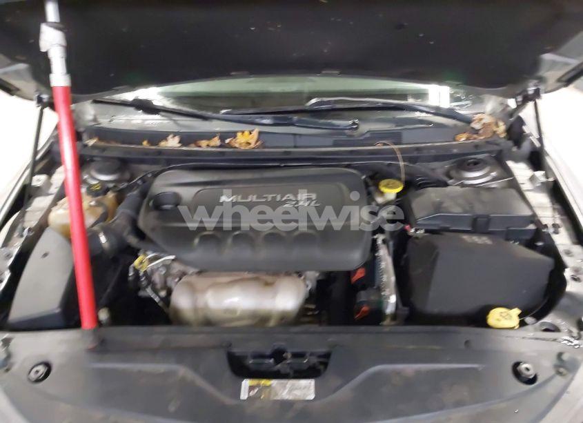 Photo 10 of 2015 Chrysler 200 LIMITED (VIN 1C3CCCAB5FN685053)