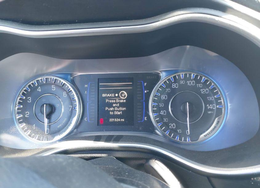 Photo 7 of 2015 Chrysler 200 LIMITED (VIN 1C3CCCAB5FN701929)