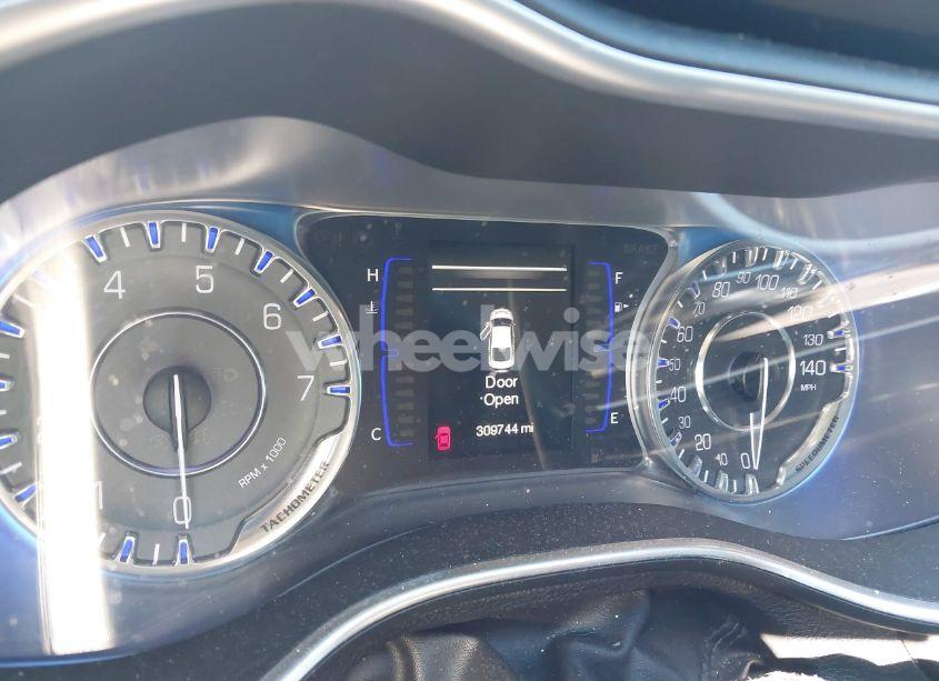 Photo 7 of 2015 Chrysler 200 LIMITED (VIN 1C3CCCAB5FN724806)