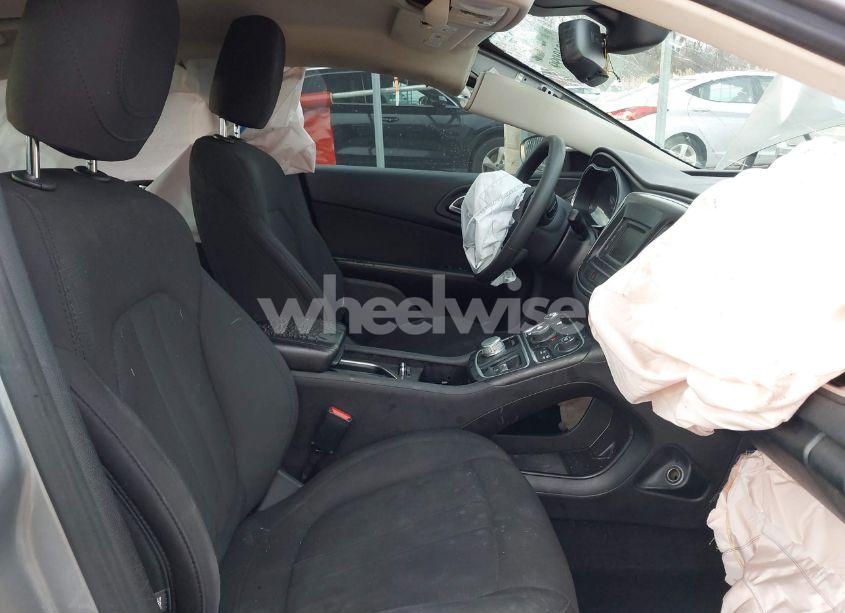 Photo 5 of 2016 Chrysler 200 LIMITED (VIN 1C3CCCAB5GN101381)