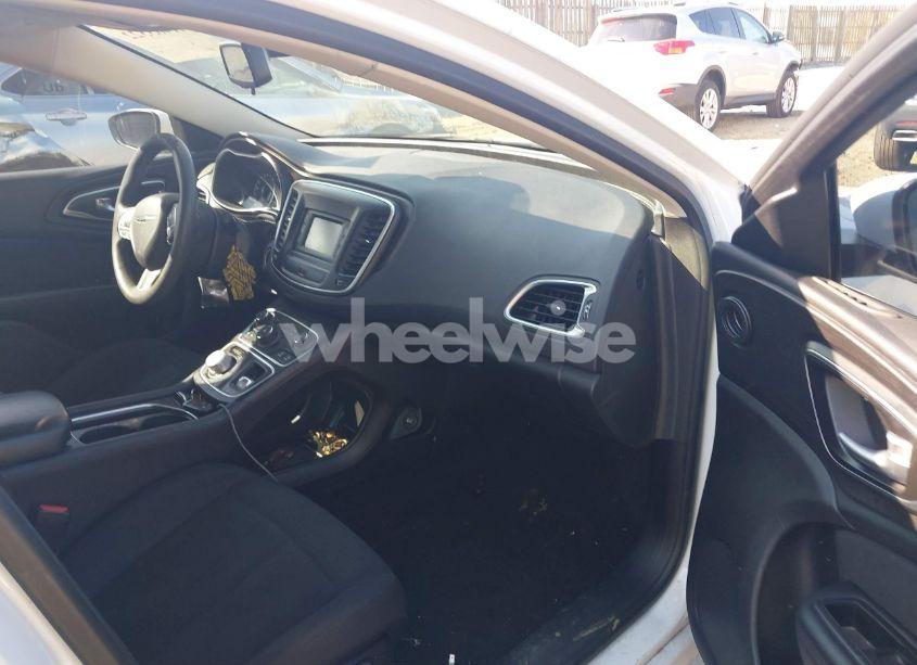 Photo 5 of 2016 Chrysler 200 LIMITED (VIN 1C3CCCAB5GN113398)