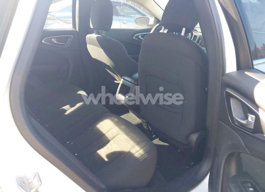 Photo 8 of 2016 Chrysler 200 LIMITED (VIN 1C3CCCAB5GN113398)