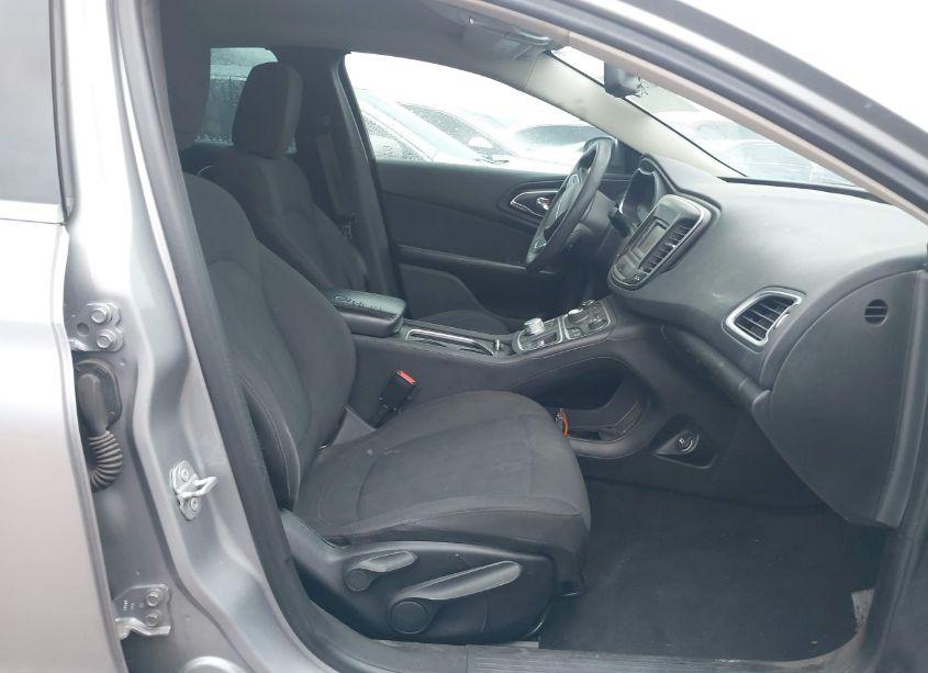 Photo 5 of 2016 Chrysler 200 LIMITED (VIN 1C3CCCAB5GN132260)