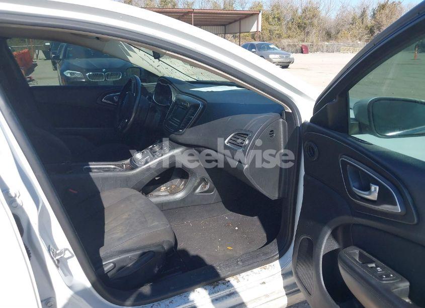 Photo 5 of 2016 Chrysler 200 LIMITED (VIN 1C3CCCAB5GN137281)