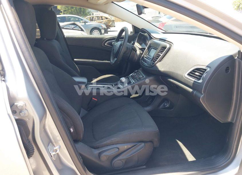 Photo 5 of 2016 Chrysler 200 LIMITED (VIN 1C3CCCAB5GN161113)