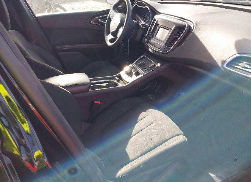 Photo 5 of 2016 Chrysler 200 LIMITED (VIN 1C3CCCAB5GN177876)