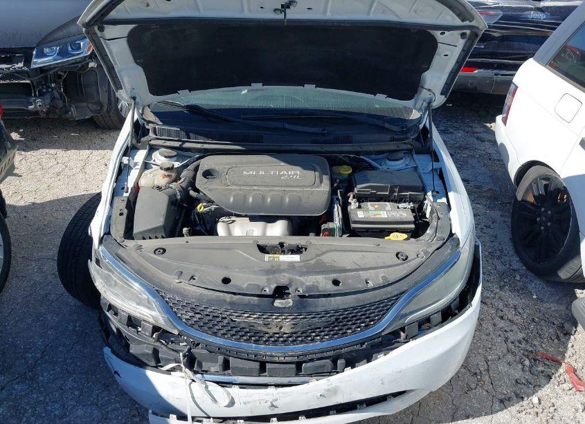 Photo 10 of 2016 Chrysler 200 LIMITED (VIN 1C3CCCAB5GN187713)