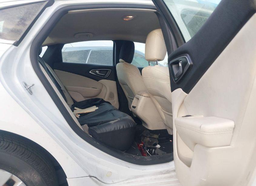 Photo 8 of 2016 Chrysler 200 LIMITED (VIN 1C3CCCAB5GN187713)