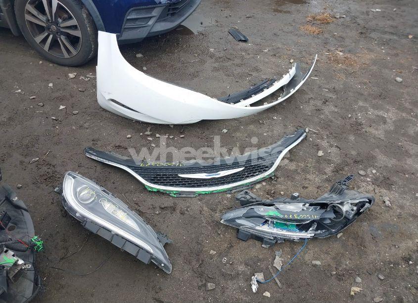 Photo 12 of 2015 Chrysler 200 LIMITED (VIN 1C3CCCAB6FN554942)