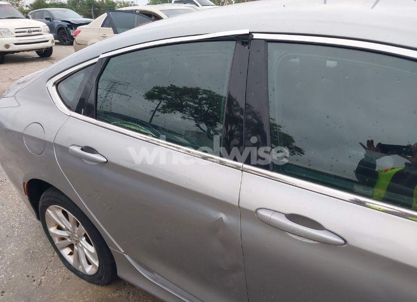 Photo 13 of 2015 Chrysler 200 LIMITED (VIN 1C3CCCAB6FN611060)