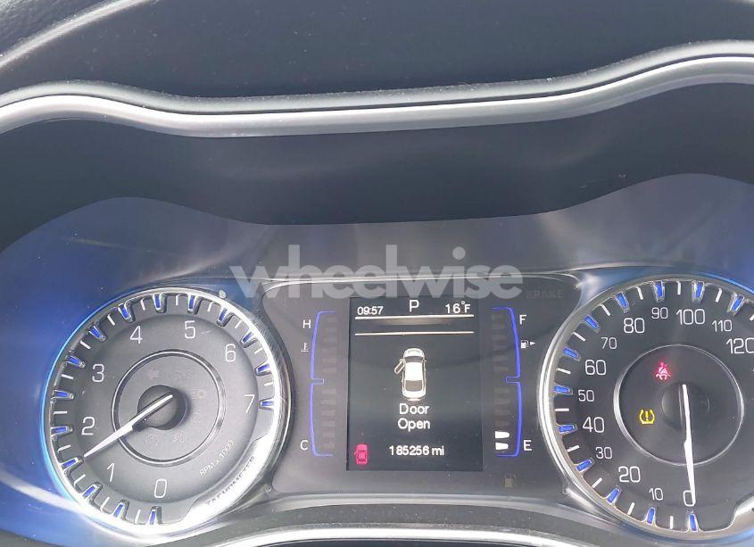 Photo 15 of 2015 Chrysler 200 LIMITED (VIN 1C3CCCAB6FN692786)