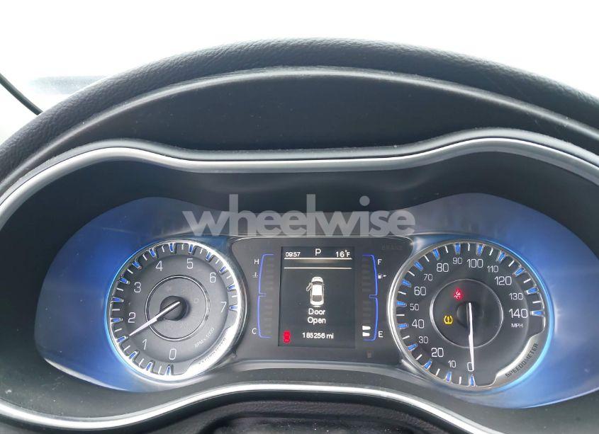 Photo 7 of 2015 Chrysler 200 LIMITED (VIN 1C3CCCAB6FN692786)