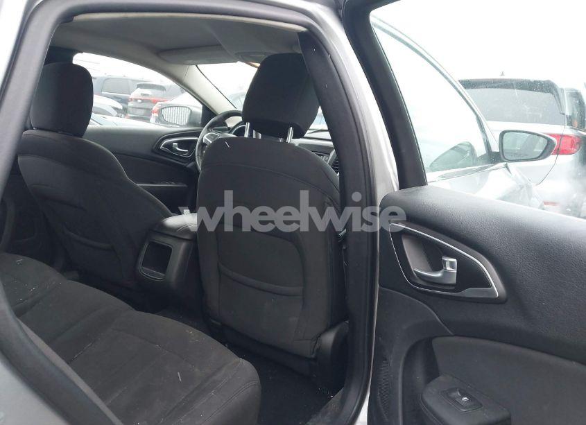 Photo 8 of 2015 Chrysler 200 LIMITED (VIN 1C3CCCAB6FN692786)