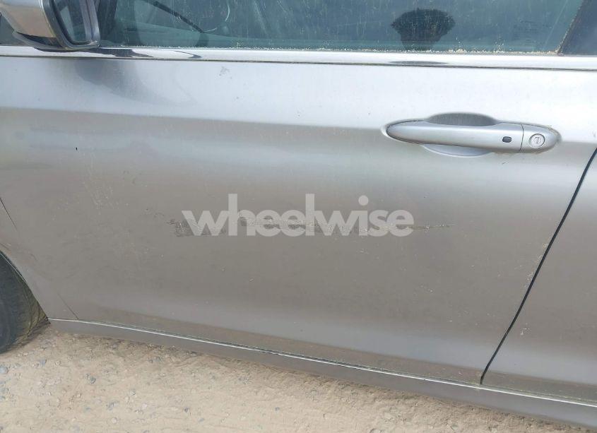 Photo 13 of 2015 Chrysler 200 LIMITED (VIN 1C3CCCAB6FN724992)