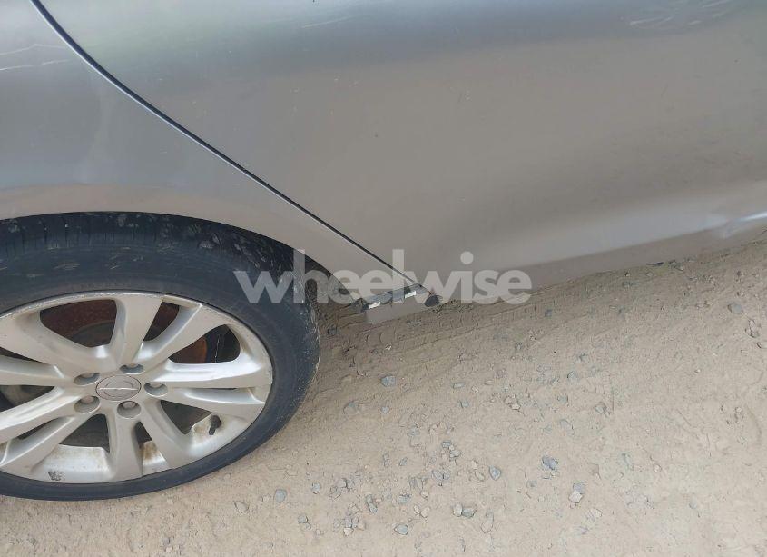 Photo 6 of 2015 Chrysler 200 LIMITED (VIN 1C3CCCAB6FN724992)