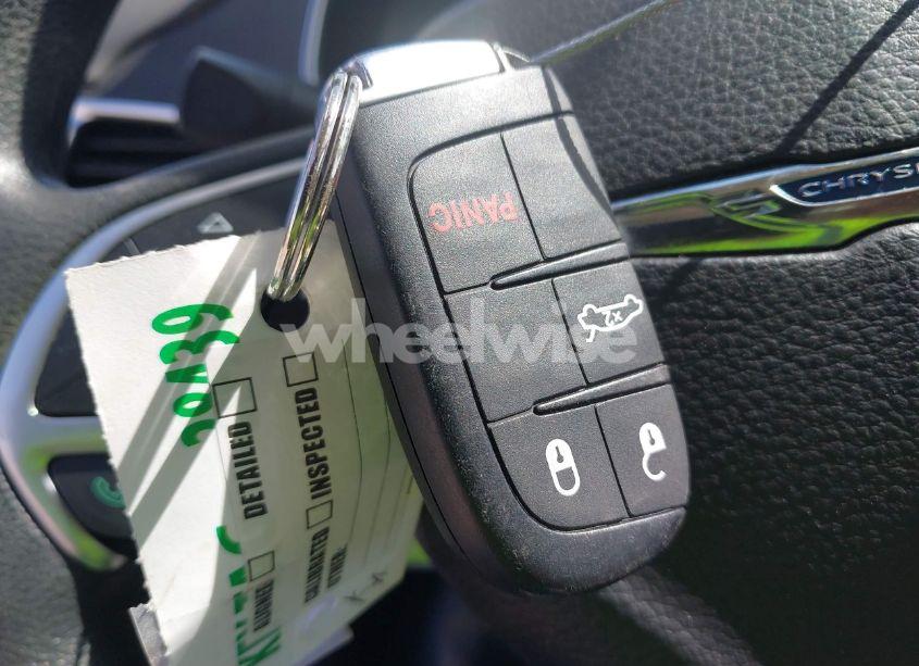 Photo 11 of 2015 Chrysler 200 LIMITED (VIN 1C3CCCAB6FN742862)