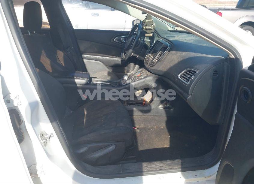 Photo 5 of 2016 Chrysler 200 LIMITED (VIN 1C3CCCAB6GN103687)