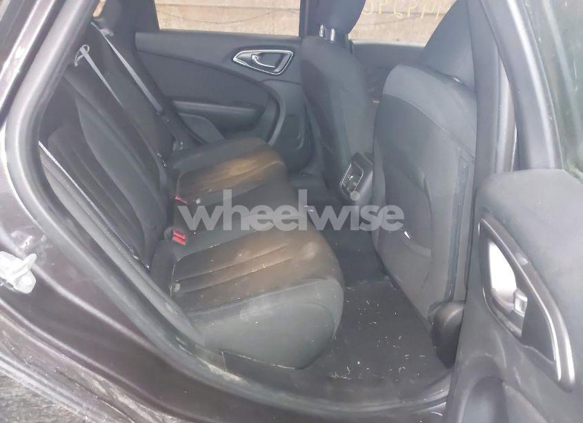 Photo 8 of 2016 Chrysler 200 LIMITED (VIN 1C3CCCAB6GN113877)