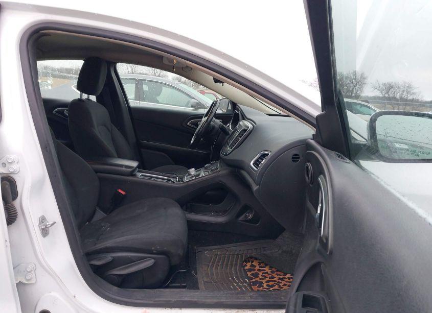 Photo 5 of 2016 Chrysler 200 LIMITED (VIN 1C3CCCAB6GN131537)