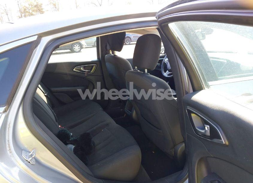 Photo 8 of 2016 Chrysler 200 LIMITED (VIN 1C3CCCAB6GN136446)