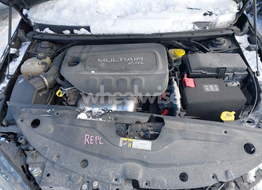 Photo 10 of 2015 Chrysler 200 LIMITED (VIN 1C3CCCAB7FN562550)