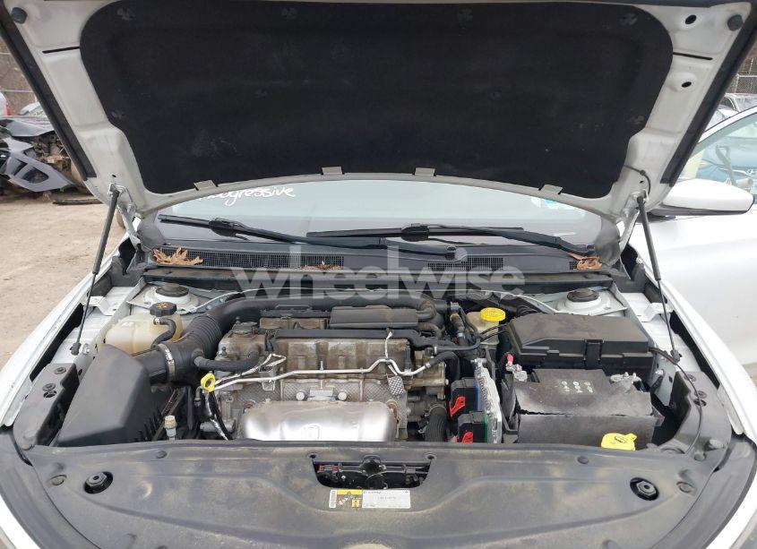 Photo 10 of 2015 Chrysler 200 LIMITED (VIN 1C3CCCAB7FN582927)