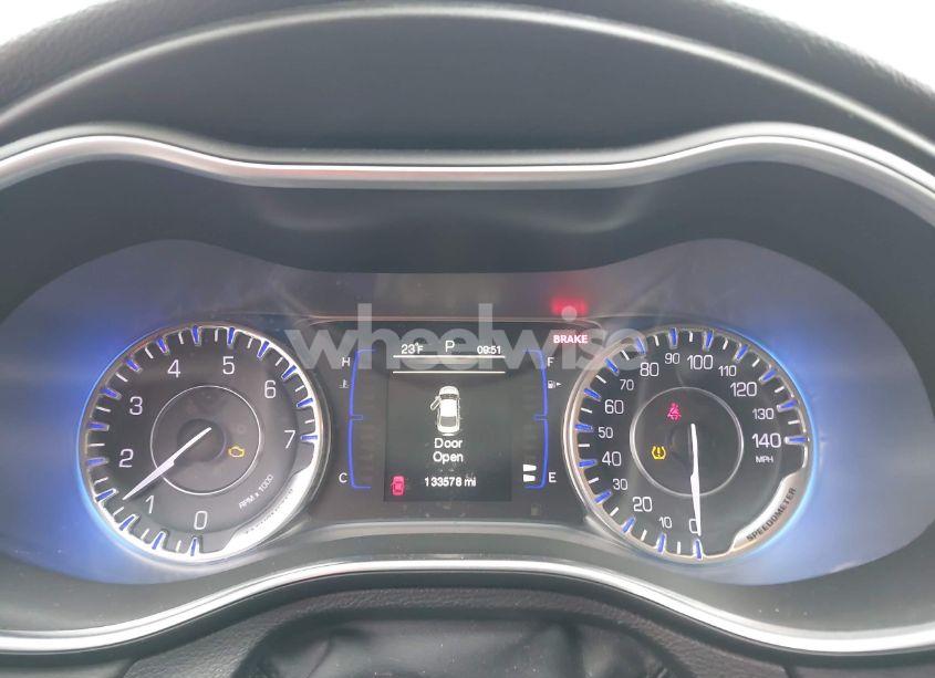 Photo 7 of 2015 Chrysler 200 LIMITED (VIN 1C3CCCAB7FN582927)