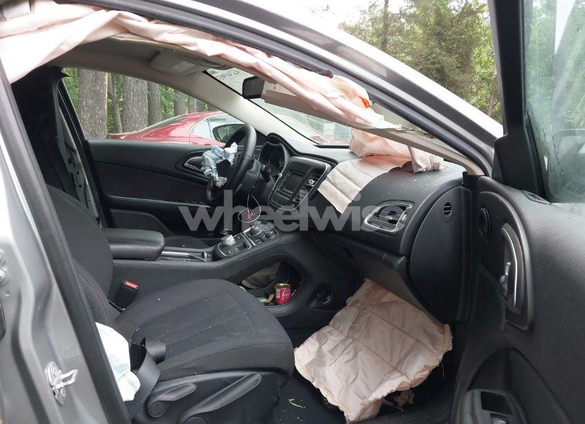 Photo 5 of 2015 Chrysler 200 LIMITED (VIN 1C3CCCAB7FN586489)