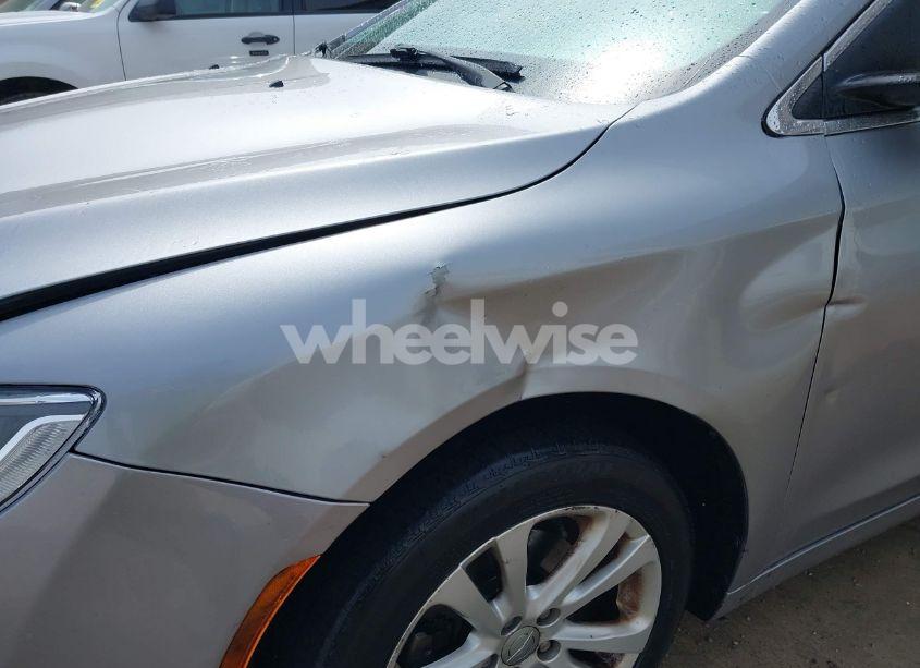 Photo 6 of 2015 Chrysler 200 LIMITED (VIN 1C3CCCAB7FN605171)