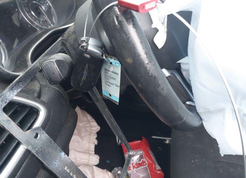 Photo 11 of 2015 Chrysler 200 LIMITED (VIN 1C3CCCAB7FN627025)