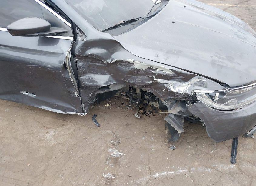 Photo 12 of 2015 Chrysler 200 LIMITED (VIN 1C3CCCAB7FN627025)