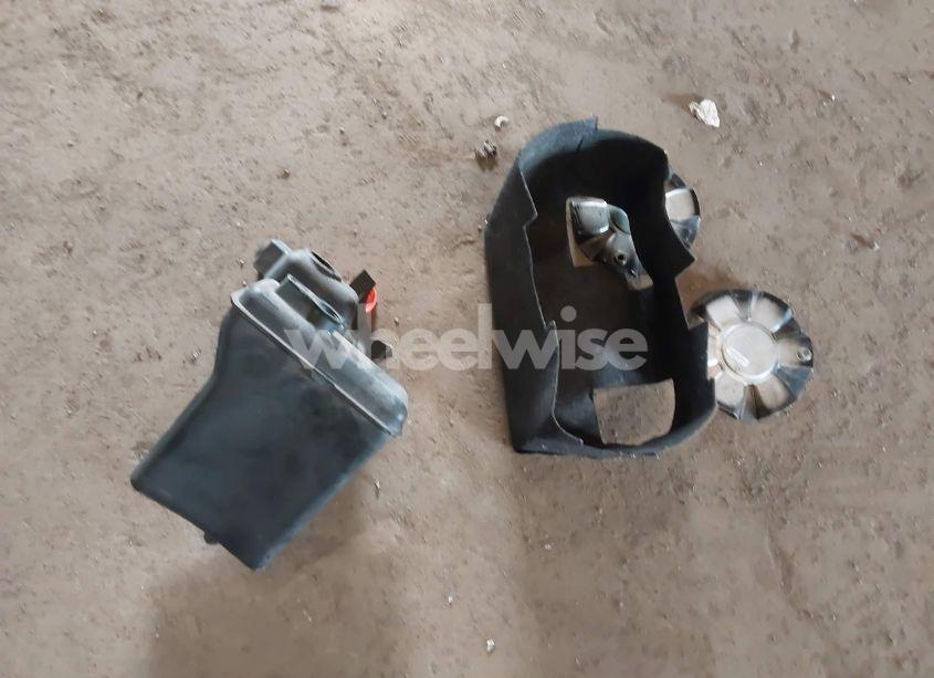 Photo 11 of 2015 Chrysler 200 LIMITED (VIN 1C3CCCAB7FN642821)