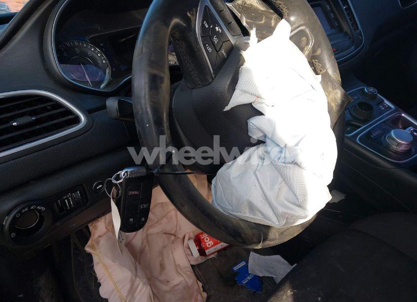 Photo 11 of 2015 Chrysler 200 LIMITED (VIN 1C3CCCAB7FN650238)