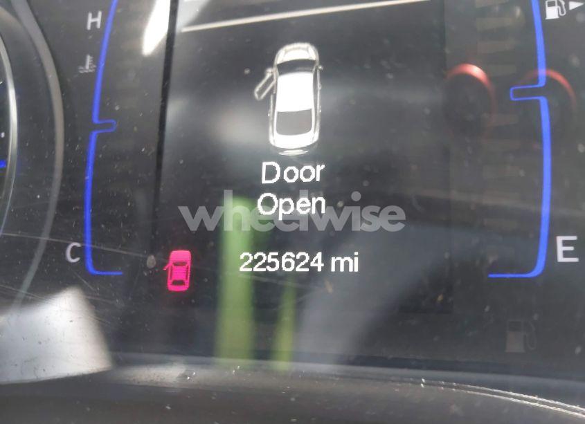 Photo 15 of 2015 Chrysler 200 LIMITED (VIN 1C3CCCAB7FN650238)