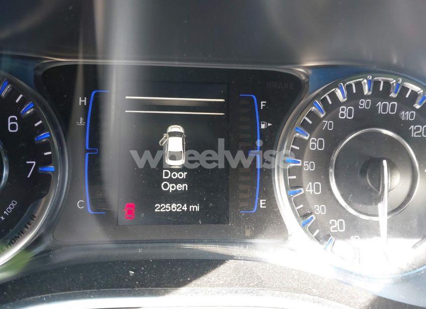 Photo 7 of 2015 Chrysler 200 LIMITED (VIN 1C3CCCAB7FN650238)