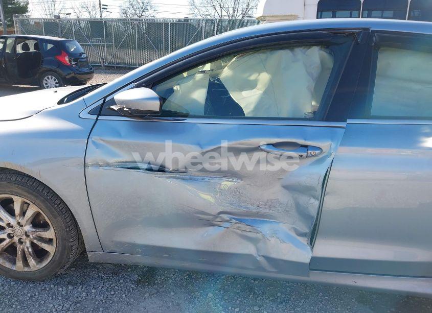 Photo 6 of 2015 Chrysler 200 LIMITED (VIN 1C3CCCAB7FN715508)