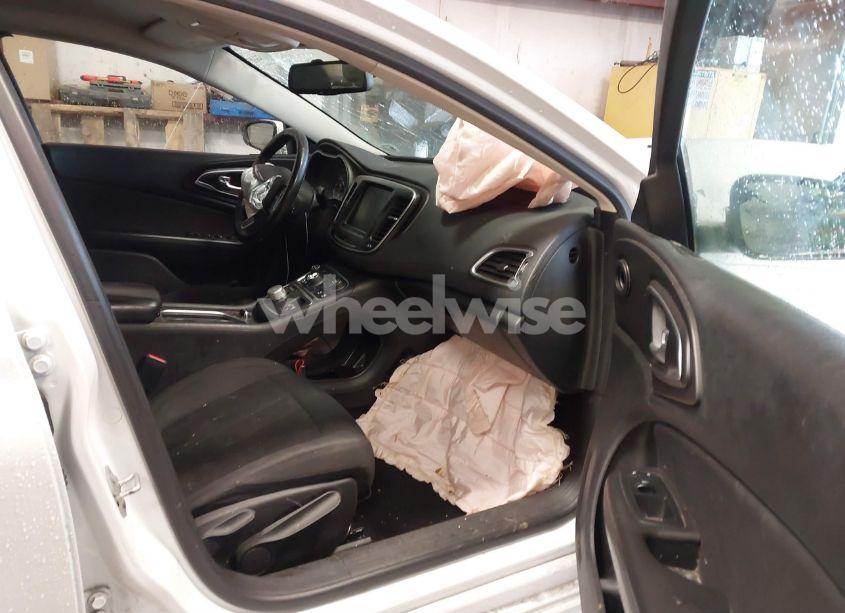 Photo 5 of 2016 Chrysler 200 LIMITED (VIN 1C3CCCAB7GN104508)