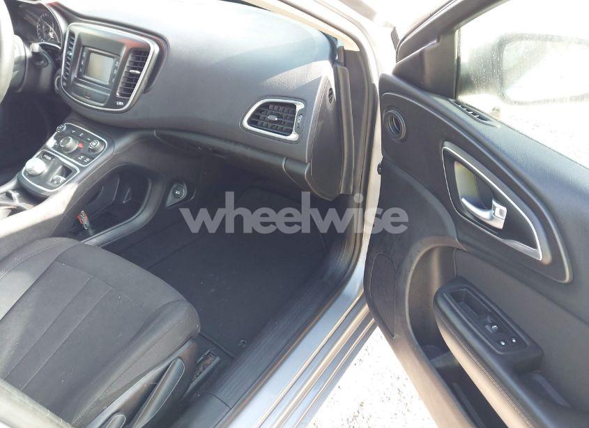 Photo 5 of 2016 Chrysler 200 LIMITED (VIN 1C3CCCAB7GN122054)