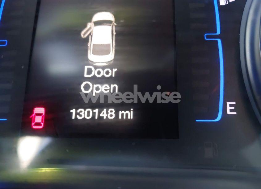 Photo 14 of 2016 Chrysler 200 LIMITED (VIN 1C3CCCAB7GN123379)