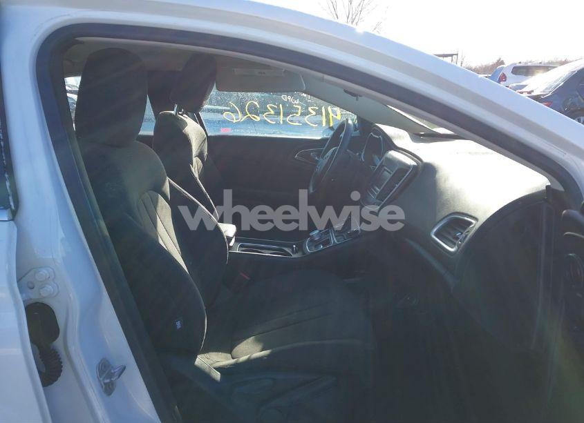 Photo 5 of 2016 Chrysler 200 LIMITED (VIN 1C3CCCAB7GN123379)