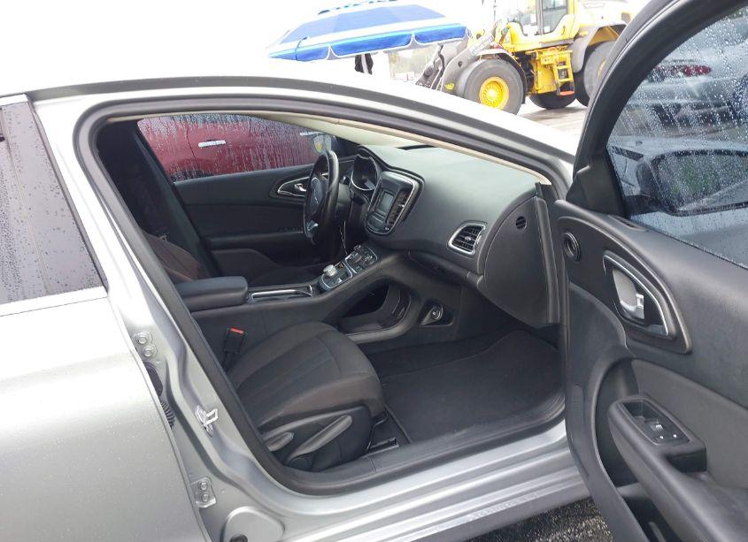 Photo 5 of 2016 Chrysler 200 LIMITED (VIN 1C3CCCAB7GN144796)